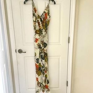 Jumper with tie at legs. Multi color pattern